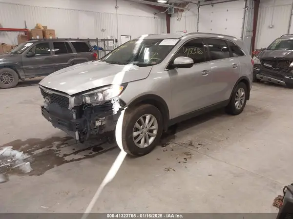 5XYPG4A32GG100924 2016 KIA SORENTO - Image 2