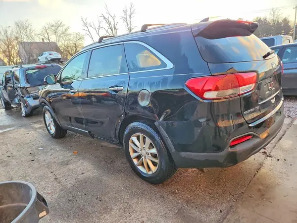5XYPG4A32GG143546 2016 KIA SORENTO - Image 2