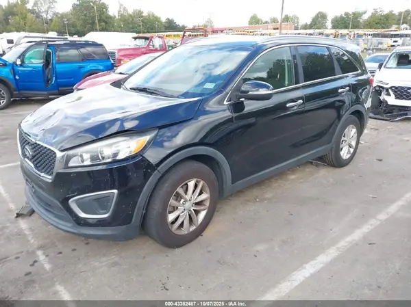 5XYPG4A32GG153266 2016 KIA SORENTO - Image 2