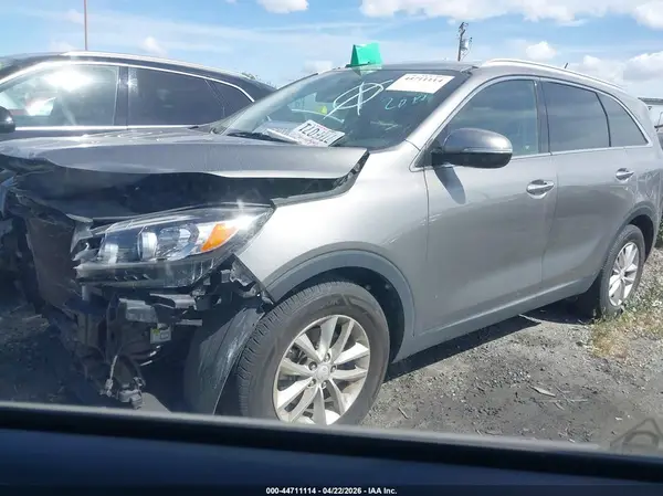 5XYPG4A32GG167913 2016 KIA SORENTO - Image 2