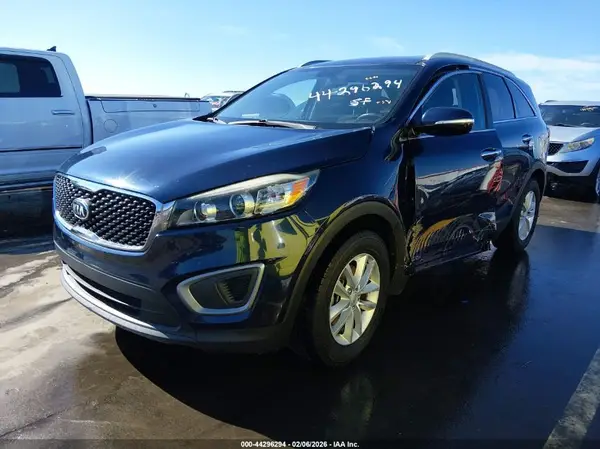 5XYPG4A32GG168821 2016 KIA SORENTO - Image 2