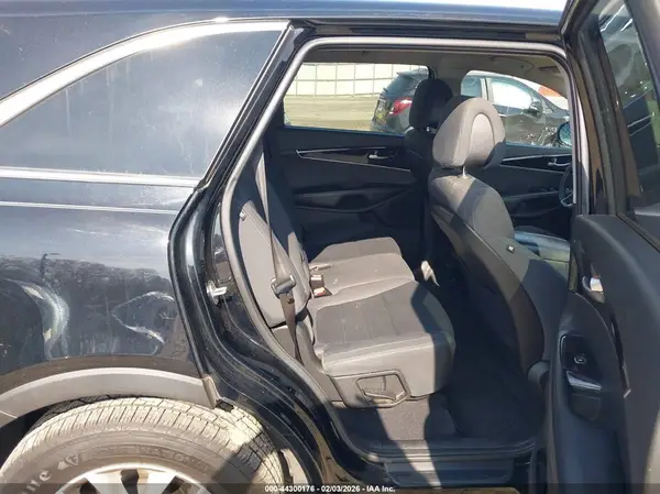 5XYPG4A32GG184498 2016 KIA SORENTO - Image 8