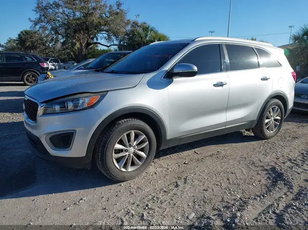 5XYPG4A32HG188620 2017 KIA SORENTO - Image 2