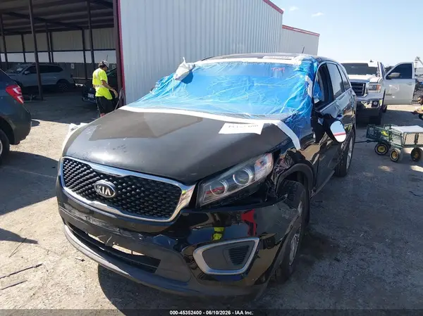 5XYPG4A32HG191162 2017 KIA SORENTO - Image 2