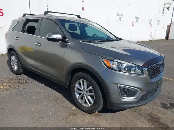 5XYPG4A32HG196815 2017 KIA SORENTO - Image 1