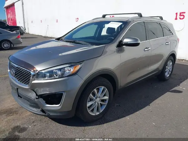 5XYPG4A32HG196815 2017 KIA SORENTO - Image 2