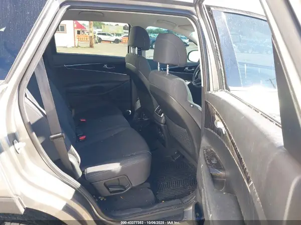 5XYPG4A32HG196815 2017 KIA SORENTO - Image 8