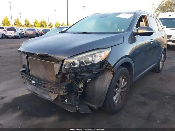 5XYPG4A32HG197821 2017 KIA SORENTO - Image 2