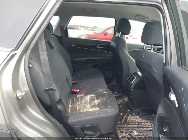 5XYPG4A32HG200698 2017 KIA SORENTO - Image 8