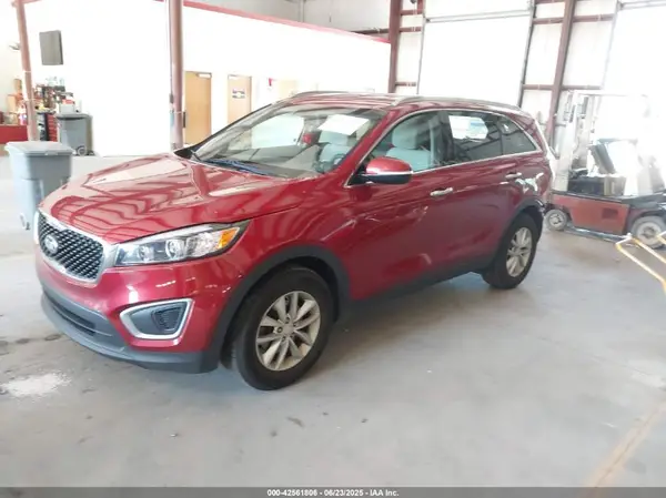 5XYPG4A32HG205576 2017 KIA SORENTO - Image 2