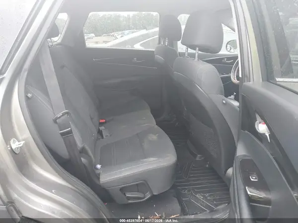 5XYPG4A32HG207229 2017 KIA SORENTO - Image 8