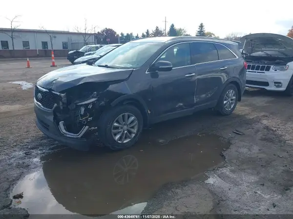 5XYPG4A32HG208199 2017 KIA SORENTO - Image 2