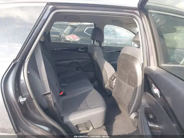 5XYPG4A32HG208199 2017 KIA SORENTO - Image 8