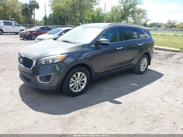 5XYPG4A32HG220515 2017 KIA SORENTO - Image 2