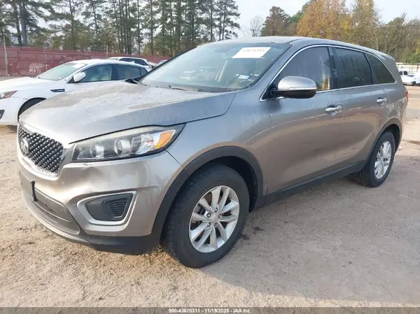 5XYPG4A32HG220935 2017 KIA SORENTO - Image 2