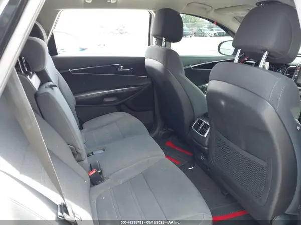 5XYPG4A32HG221261 2017 KIA SORENTO - Image 8