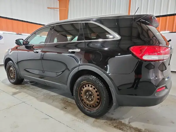 5XYPG4A32HG225780 2017 KIA SORENTO - Image 2