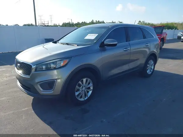 5XYPG4A32HG239324 2017 KIA SORENTO - Image 2