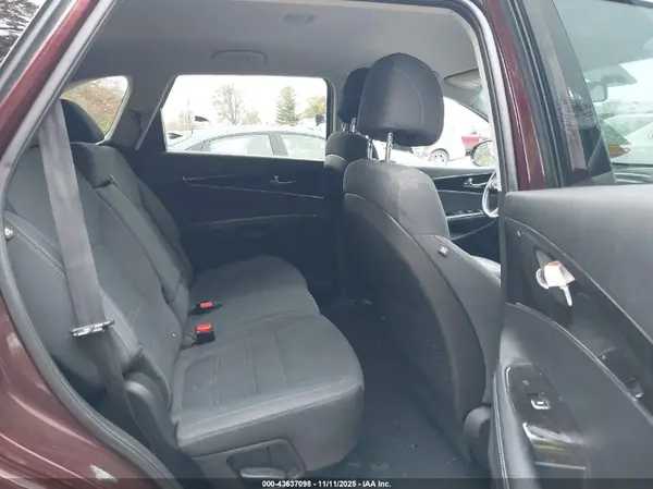 5XYPG4A32HG248637 2017 KIA SORENTO - Image 8