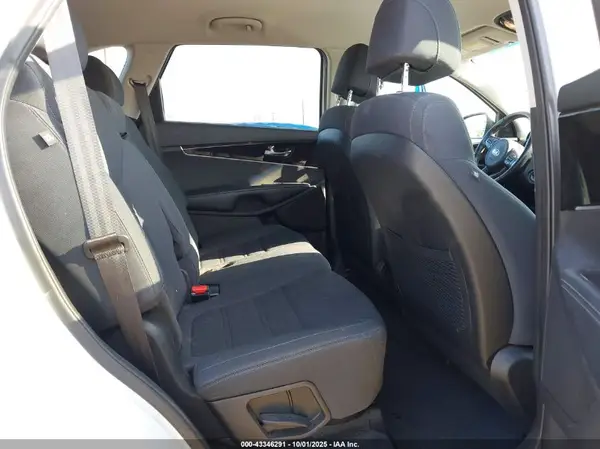 5XYPG4A32HG248895 2017 KIA SORENTO - Image 8
