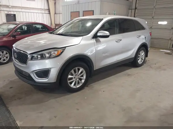 5XYPG4A32HG249108 2017 KIA SORENTO - Image 2