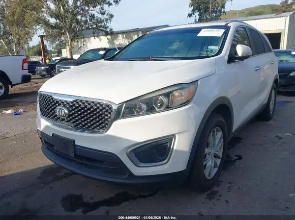 5XYPG4A32HG254535 2017 KIA SORENTO - Image 2