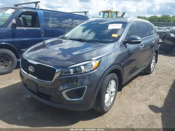5XYPG4A32HG259573 2017 KIA SORENTO - Image 2