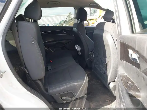 5XYPG4A32HG261825 2017 KIA SORENTO - Image 8
