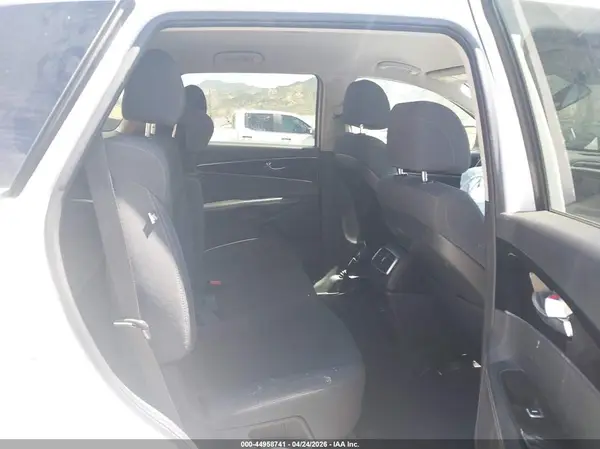 5XYPG4A32HG262716 2017 KIA SORENTO - Image 8