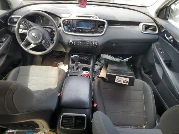 5XYPG4A32HG263381 2017 KIA SORENTO - Image 8