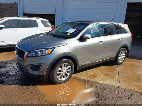 5XYPG4A32HG264742 2017 KIA SORENTO - Image 2