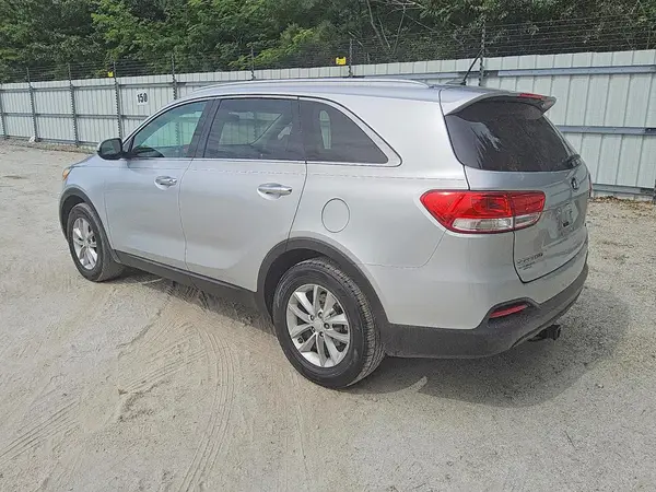 5XYPG4A32HG265809 2017 KIA SORENTO - Image 2