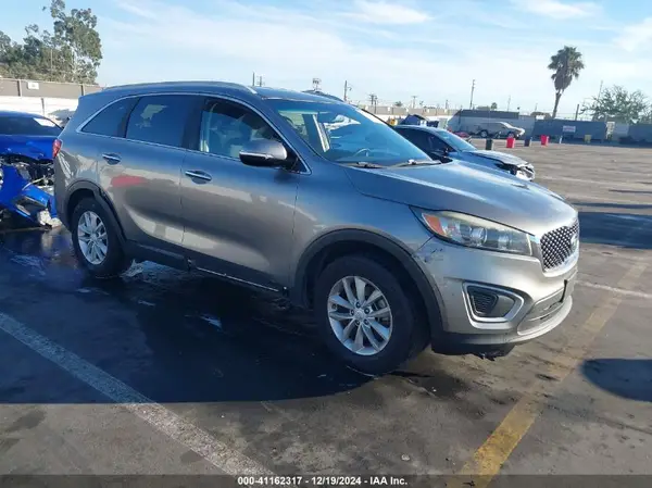 5XYPG4A32HG266765 2017 KIA SORENTO - Image 1