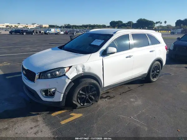 5XYPG4A32HG266927 2017 KIA SORENTO - Image 2
