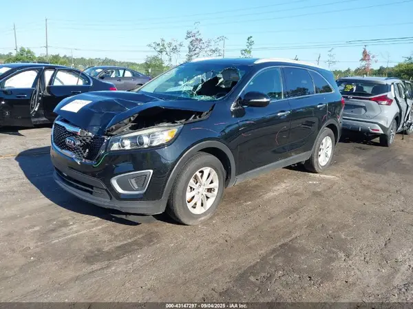 5XYPG4A32HG276647 2017 KIA SORENTO - Image 2