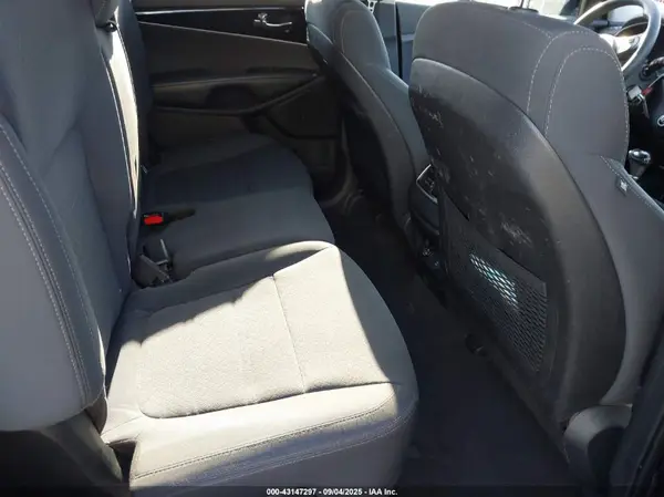 5XYPG4A32HG276647 2017 KIA SORENTO - Image 8