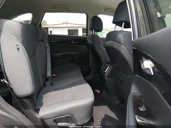 5XYPG4A32HG281606 2017 KIA SORENTO - Image 8