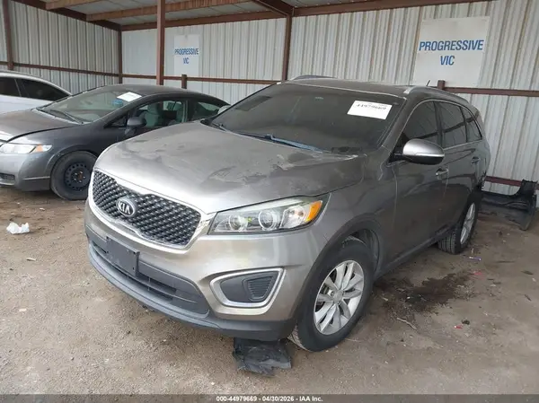5XYPG4A32HG281850 2017 KIA SORENTO - Image 2