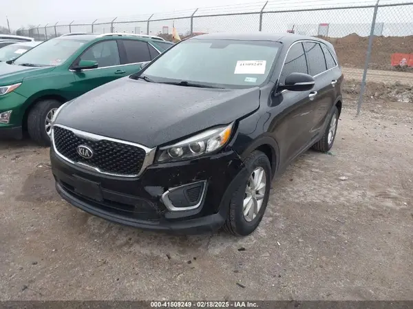 5XYPG4A32HG281928 2017 KIA SORENTO - Image 2