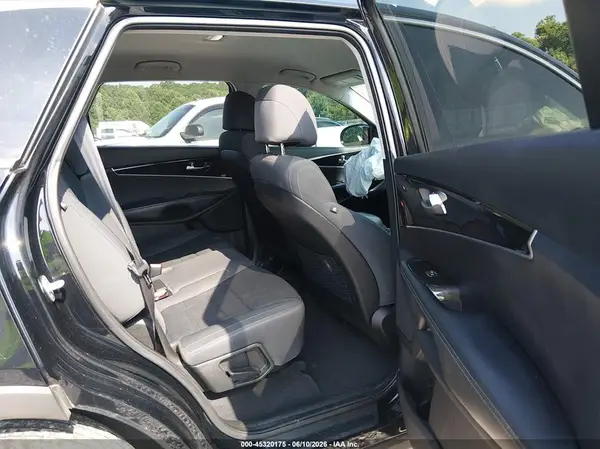 5XYPG4A32HG283324 2017 KIA SORENTO - Image 8
