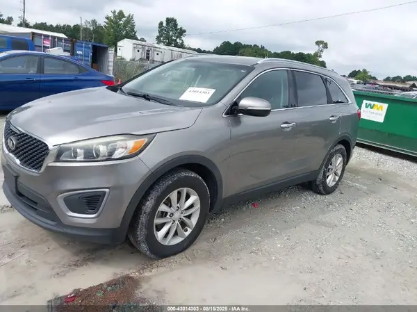 5XYPG4A32HG285669 2017 KIA SORENTO - Image 2