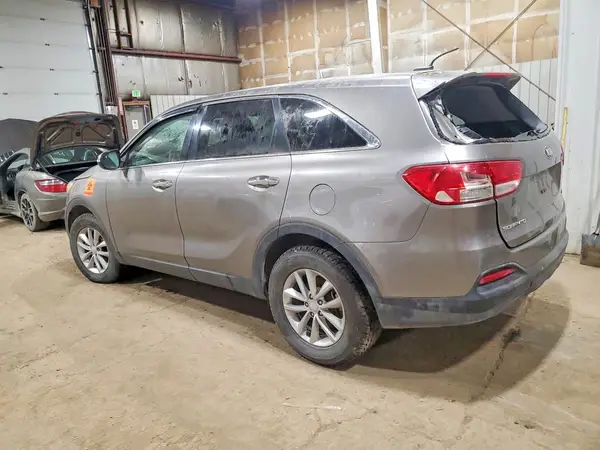 5XYPG4A32HG287504 2017 KIA SORENTO - Image 2