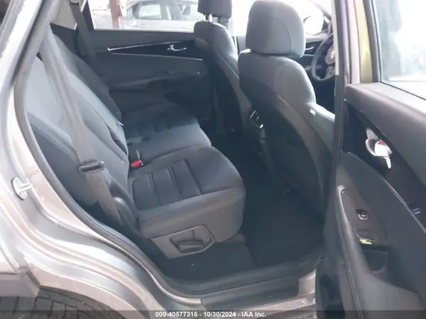 5XYPG4A32HG288216 2017 KIA SORENTO - Image 8