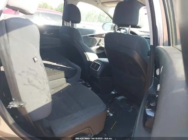 5XYPG4A32HG294131 2017 KIA SORENTO - Image 8
