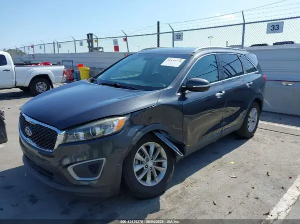 5XYPG4A32HG297353 2017 KIA SORENTO - Image 2