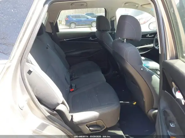 5XYPG4A32HG299751 2017 KIA SORENTO - Image 8