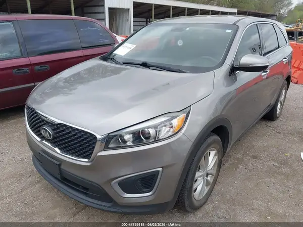 5XYPG4A32HG302387 2017 KIA SORENTO - Image 2