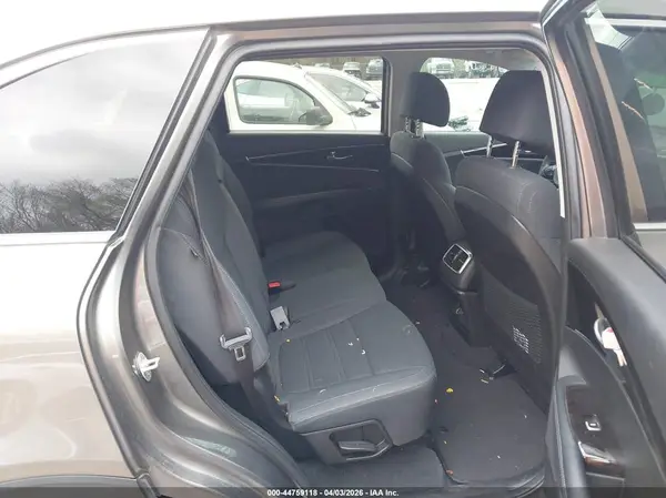 5XYPG4A32HG302387 2017 KIA SORENTO - Image 8