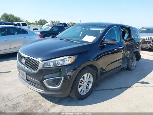 5XYPG4A32HG320811 2017 KIA SORENTO - Image 2