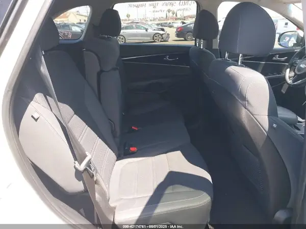 5XYPG4A32JG342040 2018 KIA SORENTO - Image 8